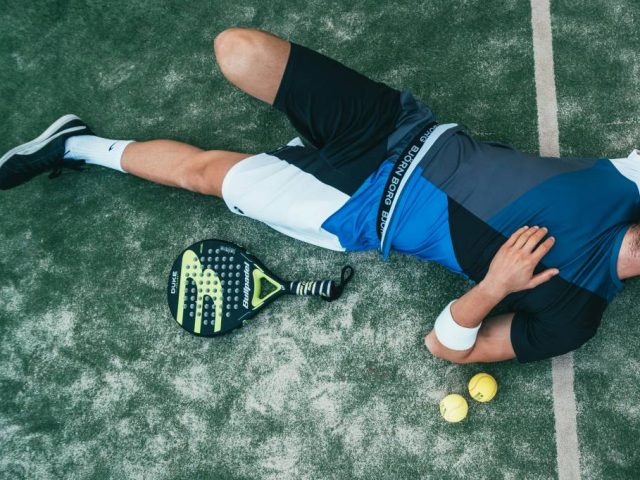 Le padel : un sport accessible qui offre une multitude de bénéfices