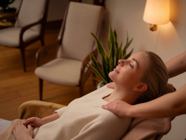 "Les bienfaits de l’automassage pour réduire le stress et favoriser la relaxation"