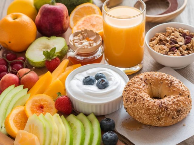 Améliorer son immunité naturellement : rituels matinaux et alimentation à adopter